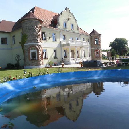 Hotel Gutshaus Darsikow Extérieur photo